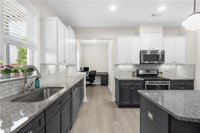 425 Spring View Drive, Woodstock, GA 30188