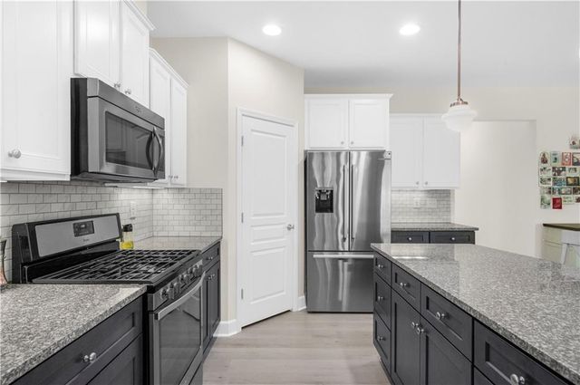 425 Spring View Drive, Woodstock, GA 30188