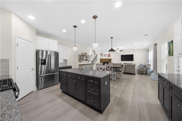 425 Spring View Drive, Woodstock, GA 30188