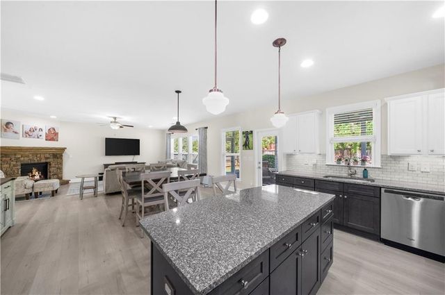 425 Spring View Drive, Woodstock, GA 30188