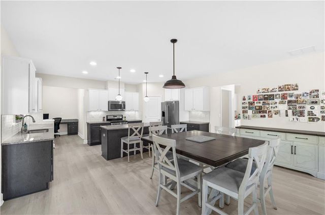 425 Spring View Drive, Woodstock, GA 30188