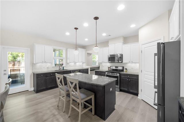 425 Spring View Drive, Woodstock, GA 30188