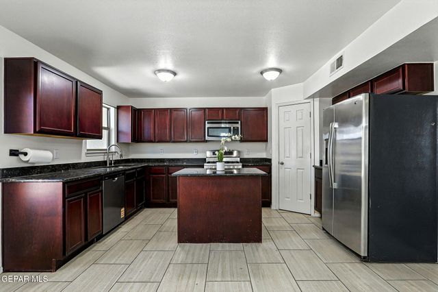 5052 Silver Cholla Drive, El Paso, TX 79934