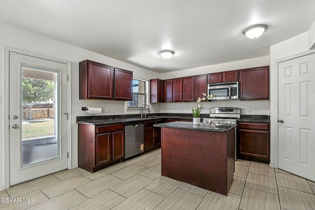 5052 Silver Cholla Drive, El Paso, TX 79934