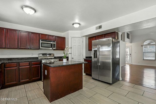 5052 Silver Cholla Drive, El Paso, TX 79934
