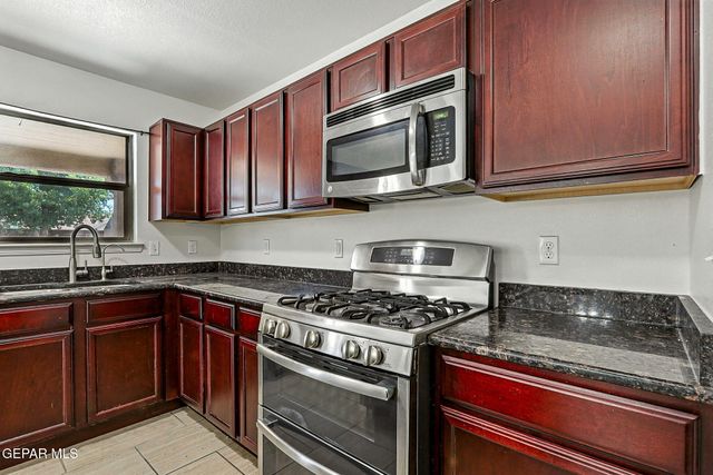 5052 Silver Cholla Drive, El Paso, TX 79934