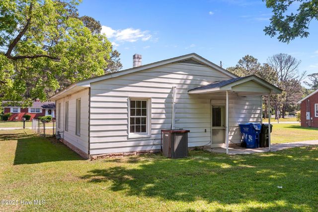 2005 Tower Hill Road, Kinston, NC 28501