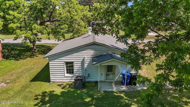 2005 Tower Hill Road, Kinston, NC 28501