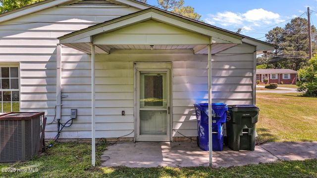 2005 Tower Hill Road, Kinston, NC 28501