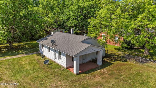 2005 Tower Hill Road, Kinston, NC 28501