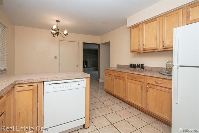 24690 Lakeland Street, Farmington Hills, MI 48336