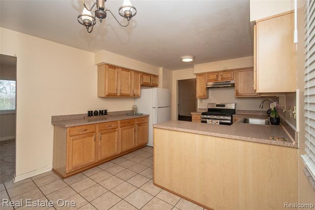 24690 Lakeland Street, Farmington Hills, MI 48336