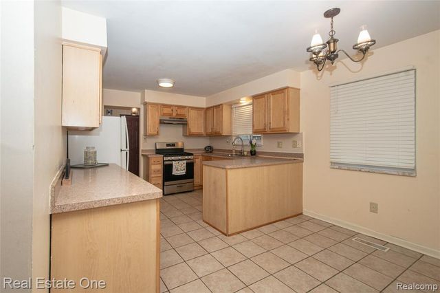 24690 Lakeland Street, Farmington Hills, MI 48336