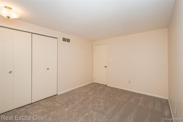 24690 Lakeland Street, Farmington Hills, MI 48336