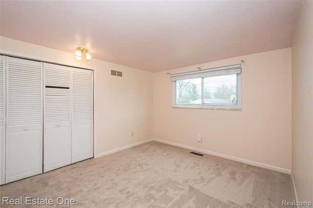 24690 Lakeland Street, Farmington Hills, MI 48336