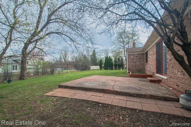 24690 Lakeland Street, Farmington Hills, MI 48336