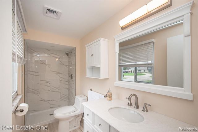 24690 Lakeland Street, Farmington Hills, MI 48336