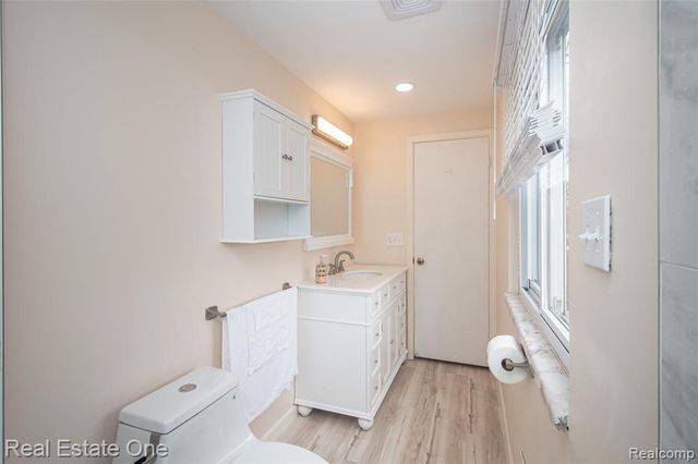 24690 Lakeland Street, Farmington Hills, MI 48336