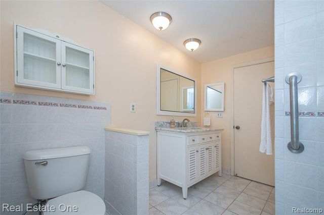 24690 Lakeland Street, Farmington Hills, MI 48336