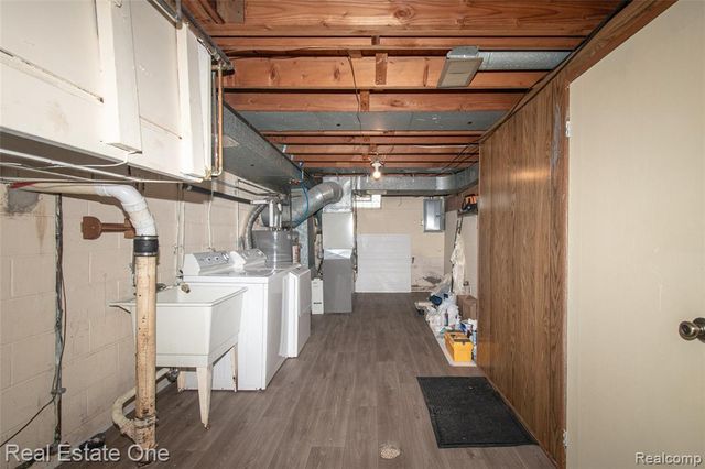 24690 Lakeland Street, Farmington Hills, MI 48336