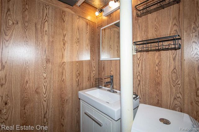 24690 Lakeland Street, Farmington Hills, MI 48336