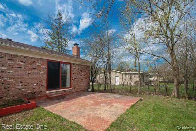 24690 Lakeland Street, Farmington Hills, MI 48336