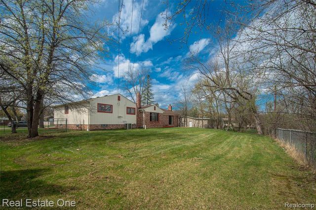 24690 Lakeland Street, Farmington Hills, MI 48336