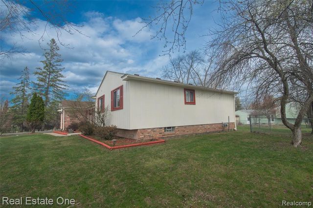 24690 Lakeland Street, Farmington Hills, MI 48336