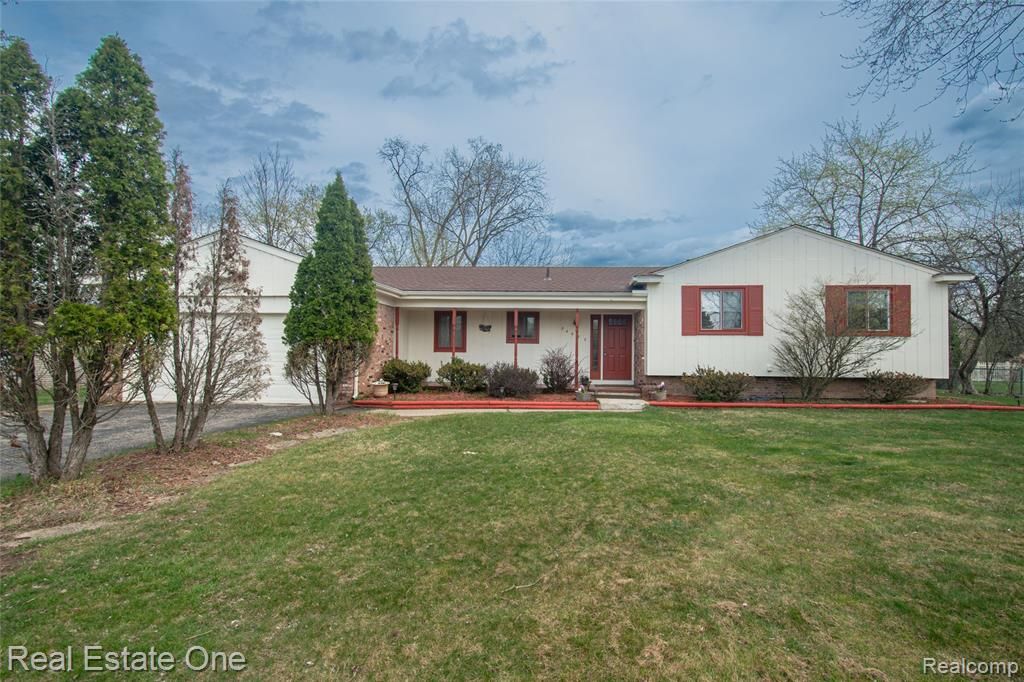 24690 Lakeland Street, Farmington Hills, MI 48336