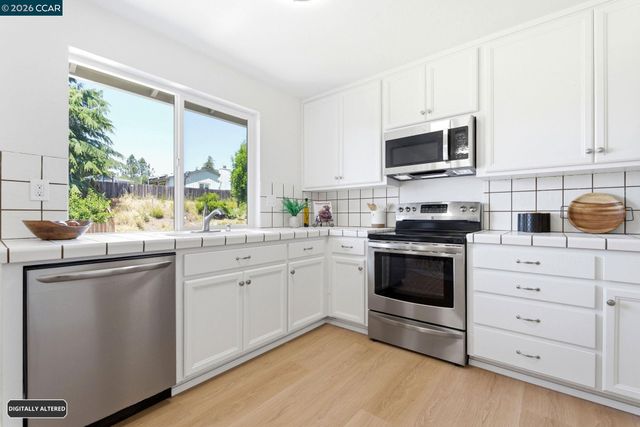 2173 Warwick Dr, Benicia, CA 94510