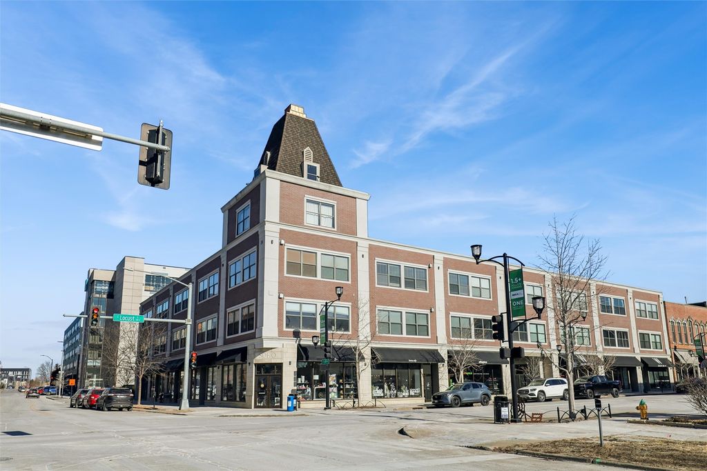 400 E Locust Street 103, Des Moines, IA 50309