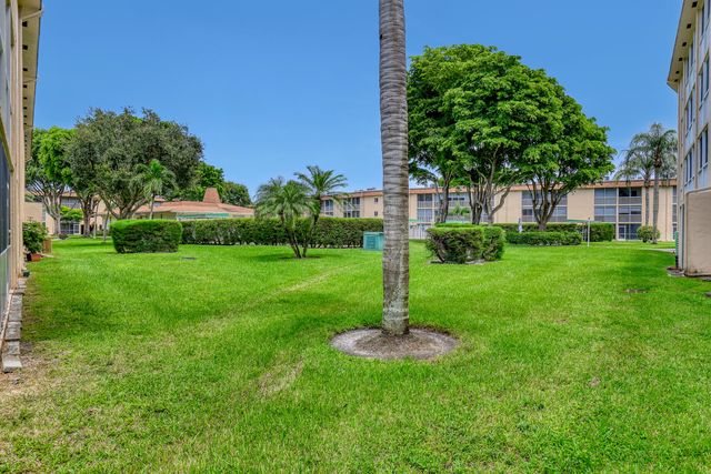 400 VILLAGE GREEN Circle W 117, Palm Springs, FL 33461