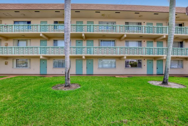 400 VILLAGE GREEN Circle W 117, Palm Springs, FL 33461
