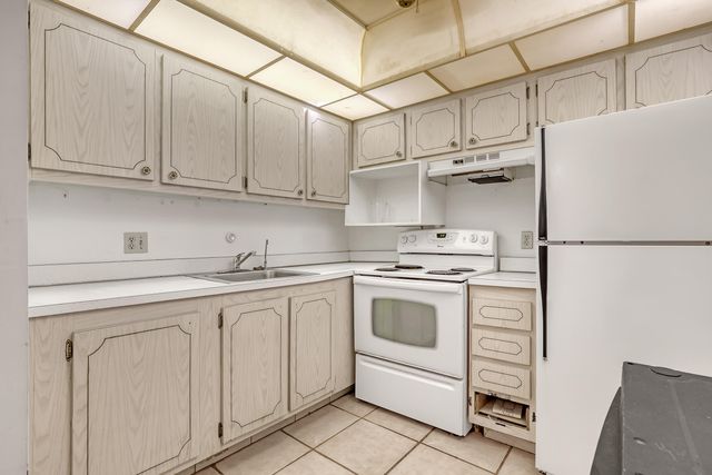 400 VILLAGE GREEN Circle W 117, Palm Springs, FL 33461