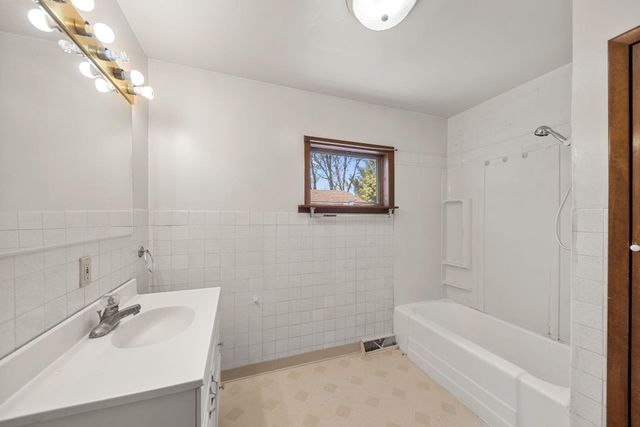 10585 W 93rd Avenue, St. John, IN 46373