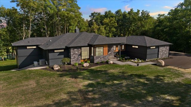 815 N English Settlement Avenue, Burlington, WI 53105