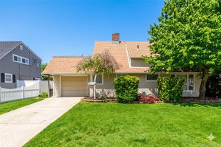 11 Skylark Lane, Levittown, NY 11756