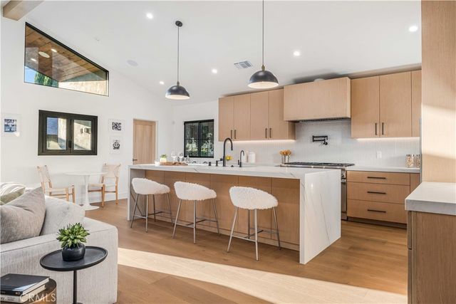 5525 Wortser Avenue, Sherman Oaks, CA 91401