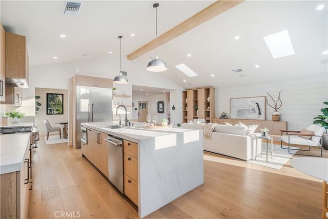 5525 Wortser Avenue, Sherman Oaks, CA 91401