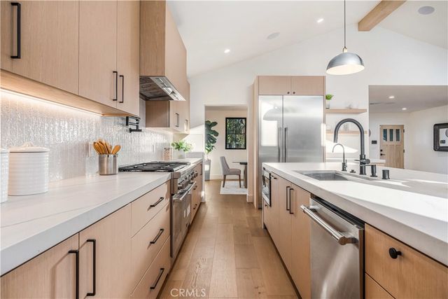 5525 Wortser Avenue, Sherman Oaks, CA 91401