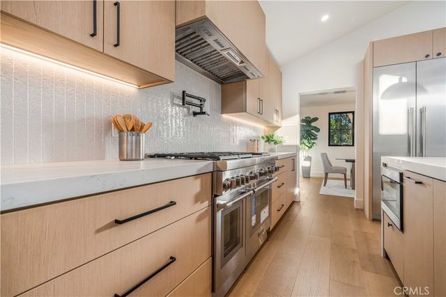 5525 Wortser Avenue, Sherman Oaks, CA 91401