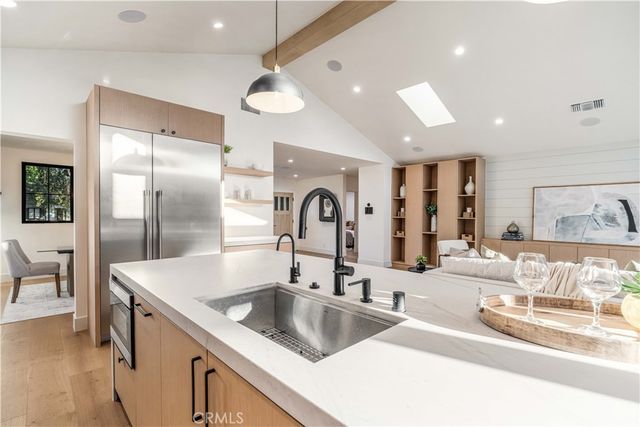 5525 Wortser Avenue, Sherman Oaks, CA 91401