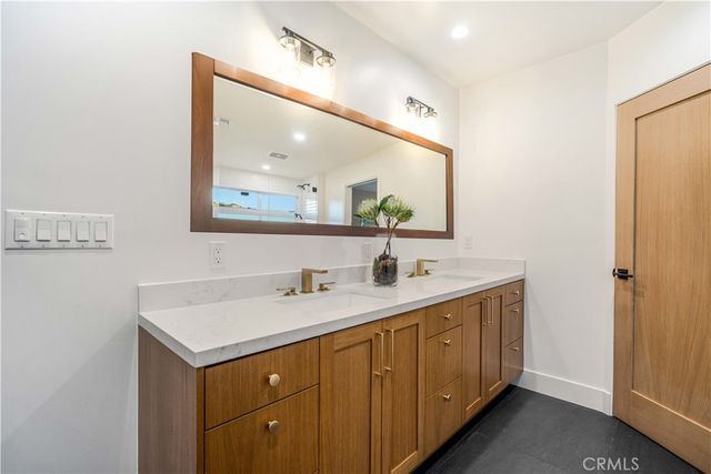 5525 Wortser Avenue, Sherman Oaks, CA 91401