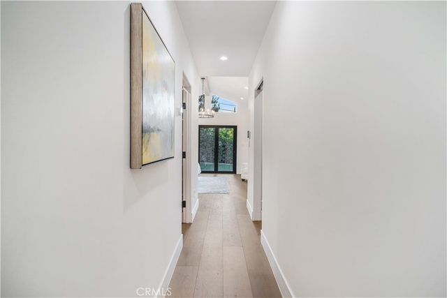 5525 Wortser Avenue, Sherman Oaks, CA 91401