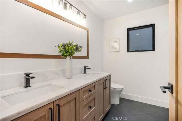 5525 Wortser Avenue, Sherman Oaks, CA 91401