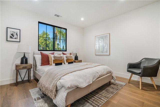 5525 Wortser Avenue, Sherman Oaks, CA 91401