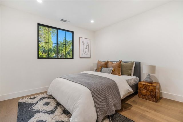 5525 Wortser Avenue, Sherman Oaks, CA 91401