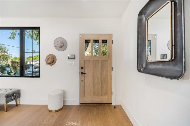 5525 Wortser Avenue, Sherman Oaks, CA 91401