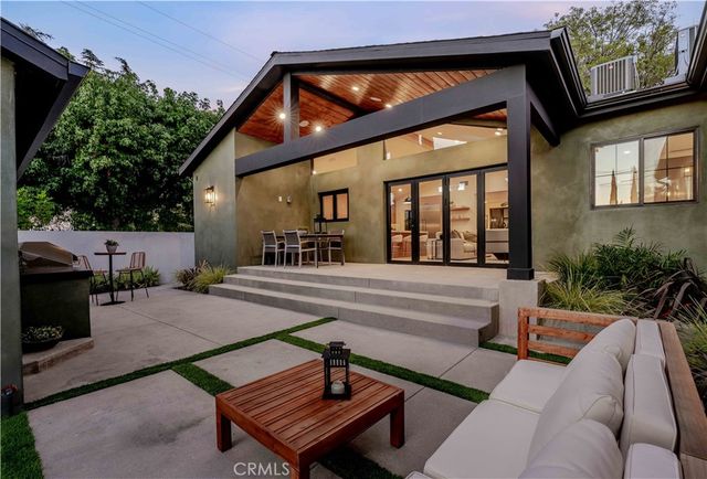 5525 Wortser Avenue, Sherman Oaks, CA 91401
