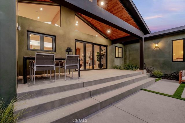 5525 Wortser Avenue, Sherman Oaks, CA 91401